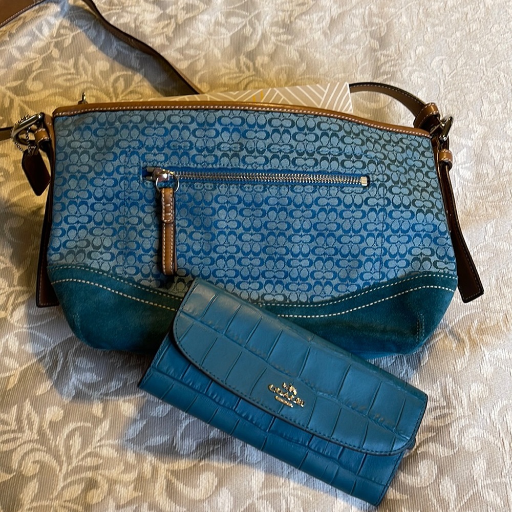 COPY - Coach shoulder bagTeal signature fabric with suede bottom,wallet include…